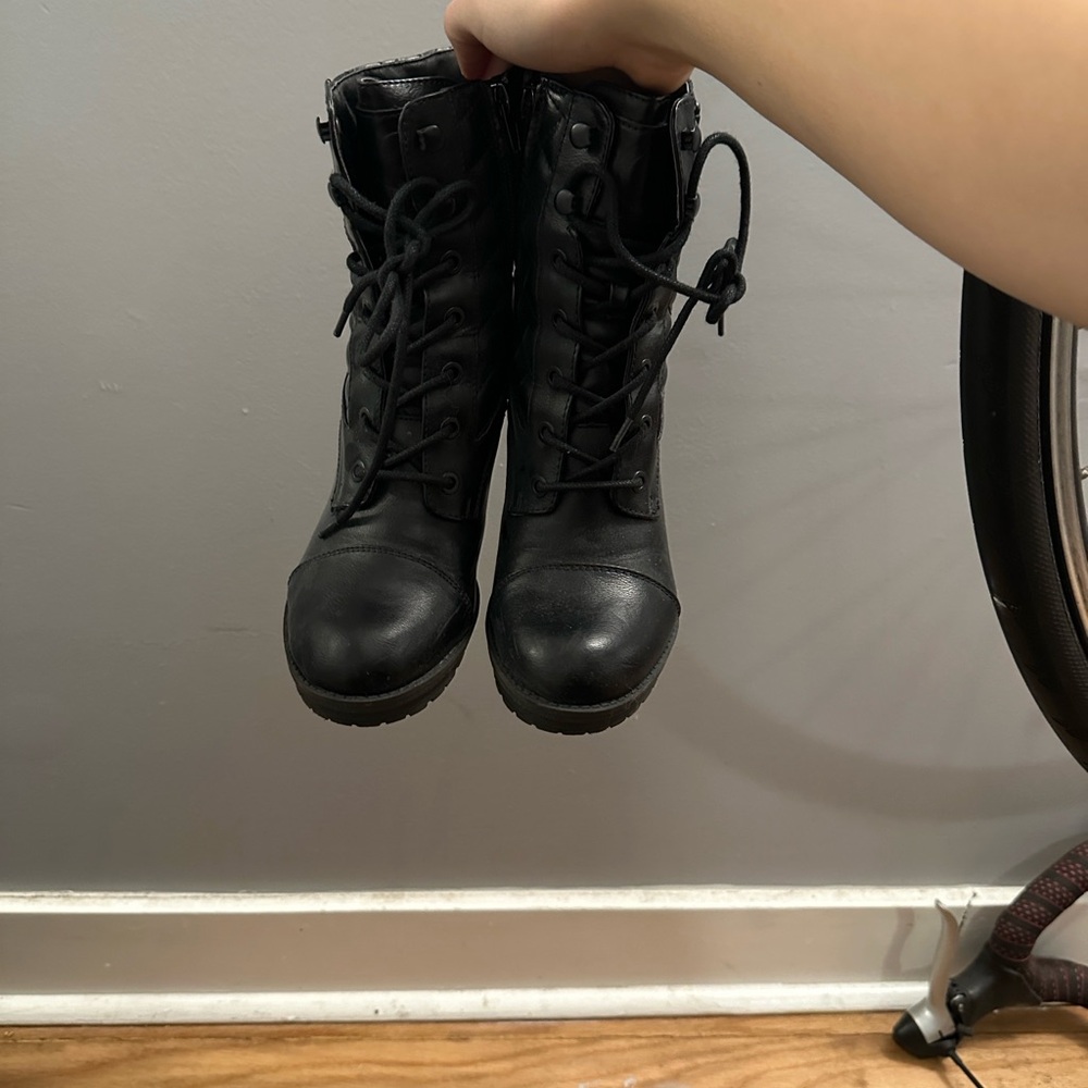 Guess Black Combat Lace-Up Boots size 8
